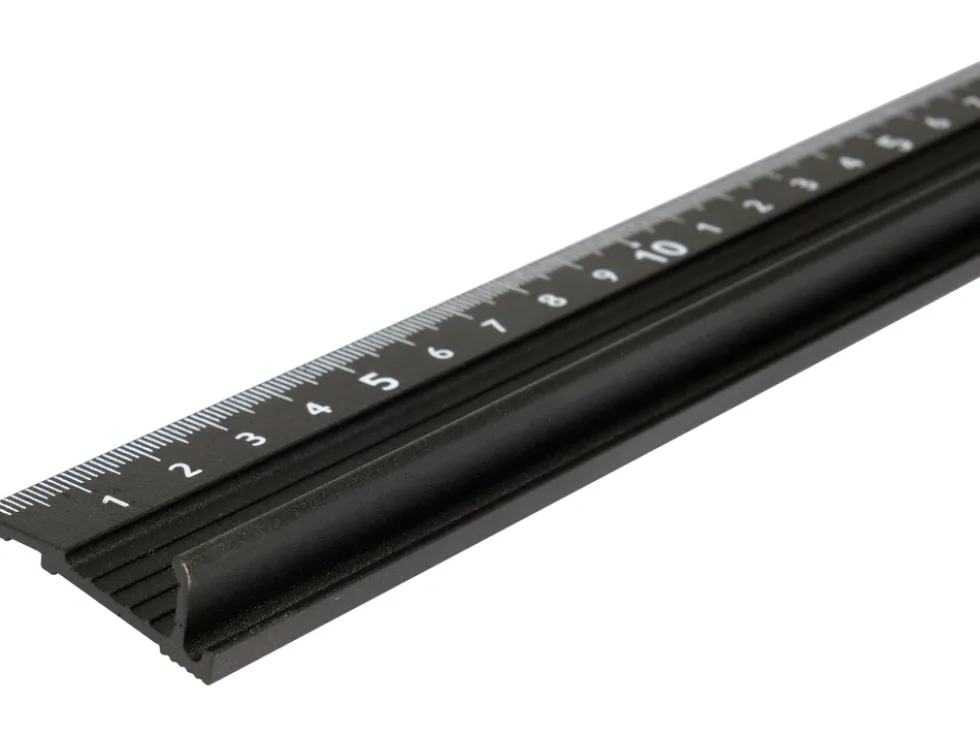 LINIJKA Z PROFILEM OCHRONNYM 200 MM
