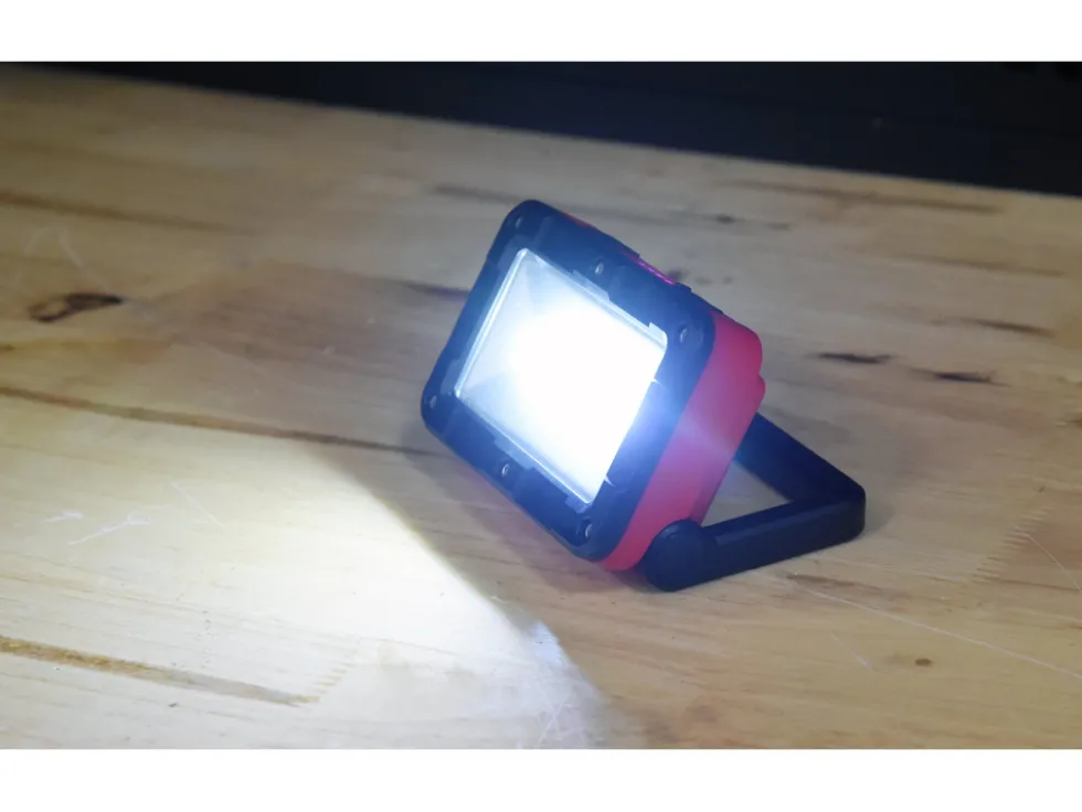 REFLEKTOR PRZENOŚNY 5W COB 300LM